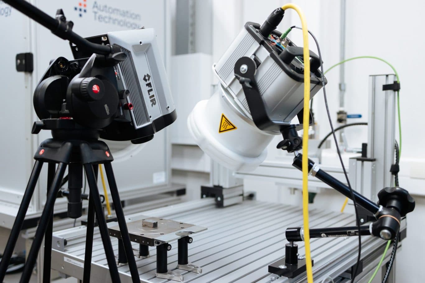Equipamentos científicos disponíveis no laboratório CEMTEC